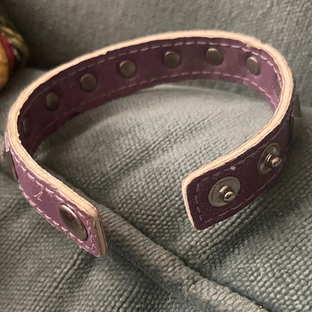 80’s Purple Studded bracelet - Picture 4 of 5